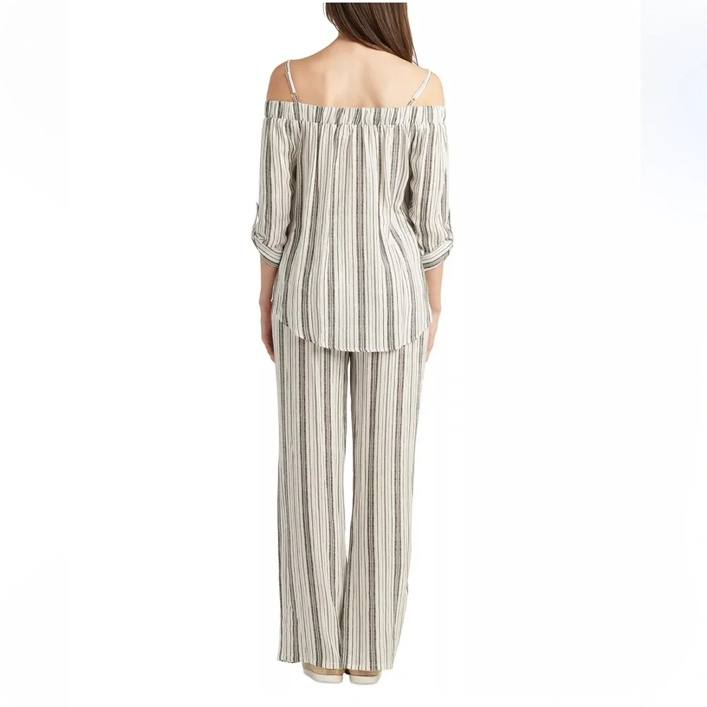 NWOT Printed Off-The-Shoulder Top - Picture 2 of 8